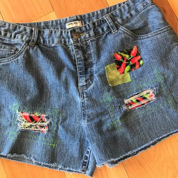 Upcycled Denim Ripped Jean Cutoff Shorts, Chili Peppers Theme, Women’s Size 6 - Picture 7 of 14
